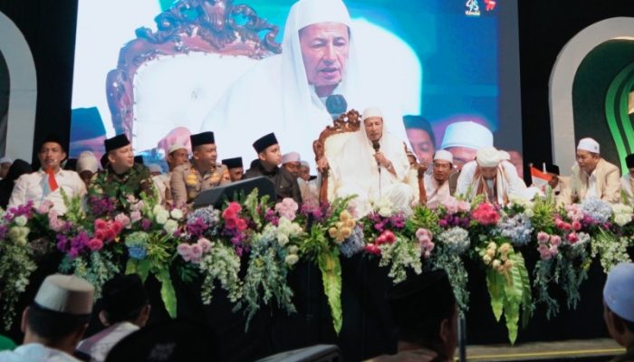 Polres Kendal Bersholawat Dihadiri Maulana Habib Luthfi Bin Yahya