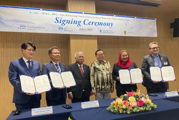 Wali Kota Semarang Hevearita Gunaryanti Rahayu menandatangani LoI (Letter of Intent) Smart Water Cities Pilot Evaluation Project pertama di luar Korea Selatan, Kamis (6/7/2023) di Korea Selatan. (ist)