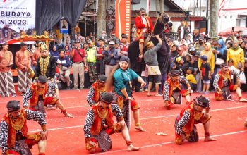 Dinas Pendidikan dan Kebudayaan (Disdikbud) Kabupaten Magelang menggelar kegiatan Parade Gebyar Seni Budaya Kota Mungkid Tahun 2023 dalam rangka memeriahkan HUT Kemerdekaan RI ke-78.