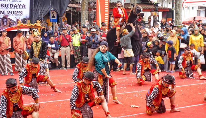 Melihat Parade Gebyar Seni Budaya di Mungkid Magelang