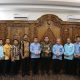 Saat di UNS, Bupati Arief dan rombongan diterima langsung oleh Dekan Fakultas Pertanian UNS, Prof. Dr. Samanhudi, S.P., M.Si beserta jajaran.