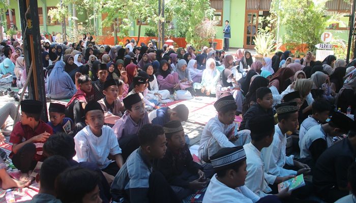Melihat Peringatan Maulid Nabi Muhammad SAW di SMP Negeri 2 Blora