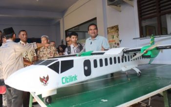 Miniatur Pesawat baling-baling Citilink jenis ATR 72, berhasil diciptakan oleh Ahman Brian Rozaki (16) siswa kelas 11 SMK Muhammadiyah 2 Cepu, Kabupaten Blora.