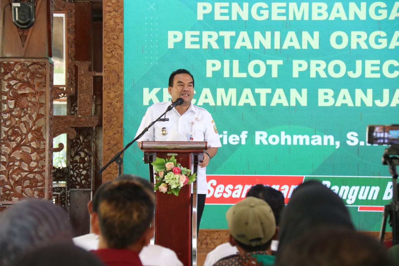 Bupati Blora, H. Arief Rohman, S.IP., M.Si memberi semangat kepada para petani di wilayah Kecamatan Banjarejo yang dibidik dan akan didorong untuk mengembangkan pertanian organik.